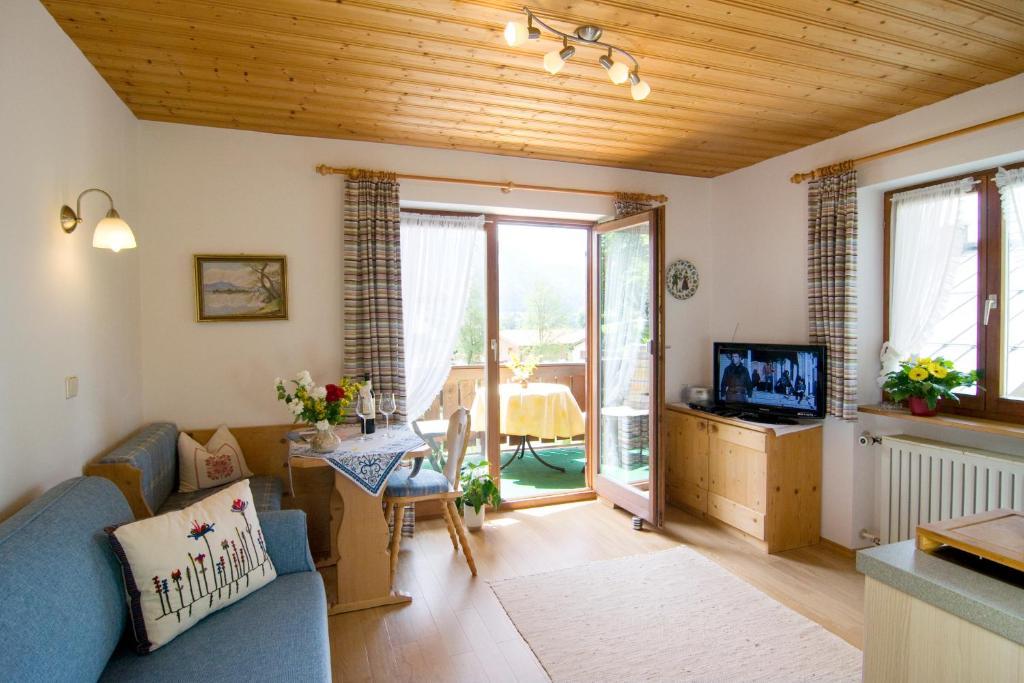 Haus Christl Reit Im Winkl, Kostenloser Parkplatz, 5 Minuten Zum Ortszentrum, Ruhige Lage, Wlan Luaran gambar