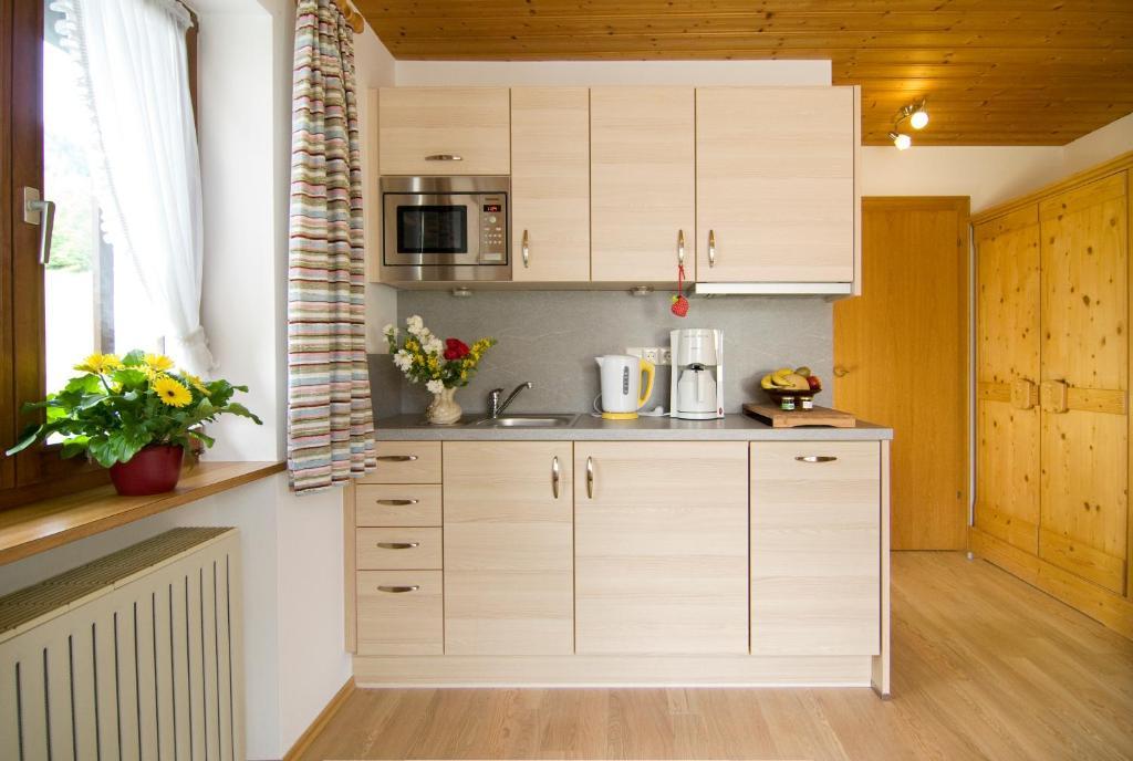 Haus Christl Reit Im Winkl, Kostenloser Parkplatz, 5 Minuten Zum Ortszentrum, Ruhige Lage, Wlan Bilik gambar