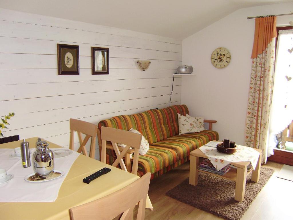 Haus Christl Reit Im Winkl, Kostenloser Parkplatz, 5 Minuten Zum Ortszentrum, Ruhige Lage, Wlan Bilik gambar